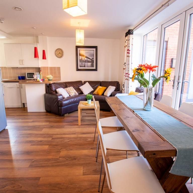 6 bedroom house to rent - Photo 1