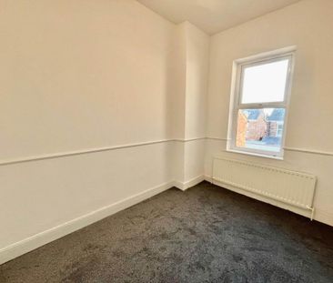 3 bedroom flat to rent - Photo 3