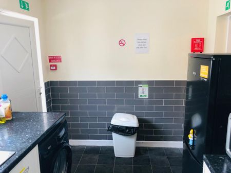 1 bedroom in a flat share to rent - Photo 5