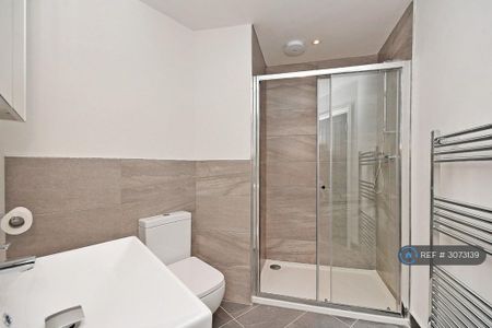 6 bedroom flat to rent - Photo 5