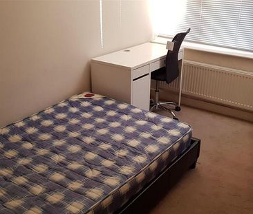 6 bedroom house to rent - Photo 2