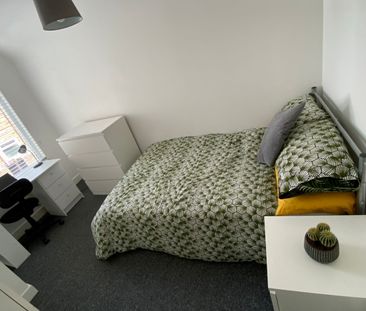 5 Bed Terraced House, Langton Road, L15 - Photo 1