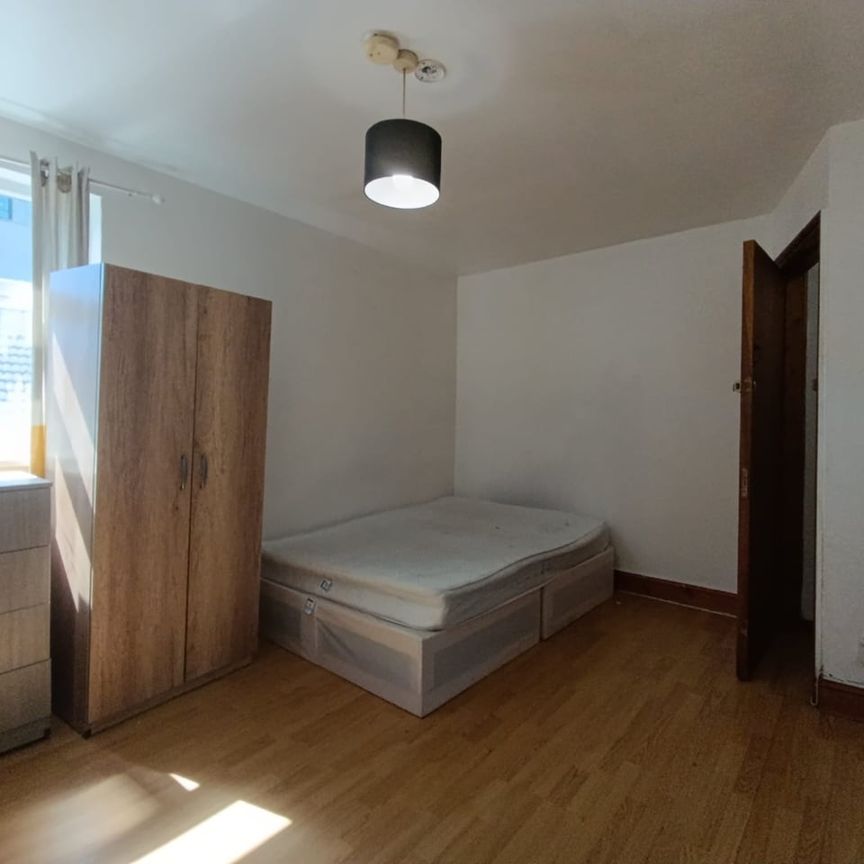 Studio Flat, Bradbury St, N16 - Photo 1