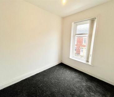 3 bedroom flat to rent - Photo 3