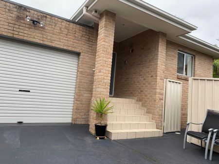 Modern 2-Bedroom Home with Study & Ducted A/C in Prime Figtree Location - Photo 5