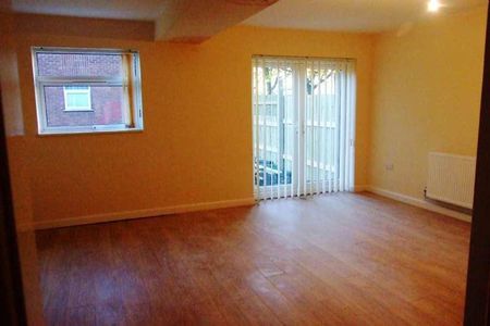 Poplar Street, Golbourne, Warrington, WA3 - Photo 2
