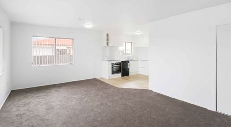 Renovated 3 bedroom home in Otara! - Photo 3