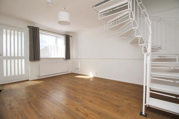2 bedroom terraced house to rent - Photo 1