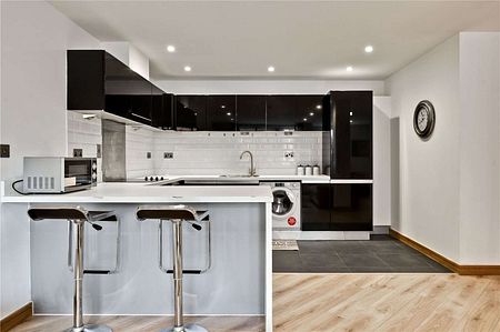 A fantastic modern three bedroom apartment. - Photo 3