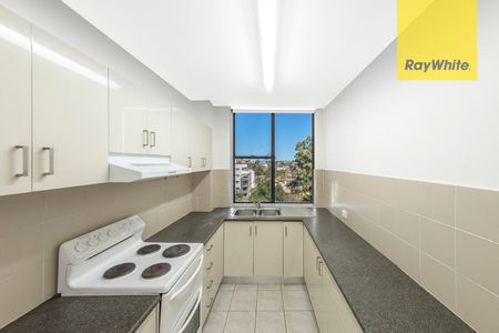 LARGE 3 BEDROOM UNIT IN GOOD STREET - Photo 3