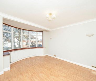 Rossall Crescent, Hanger Lane, NW10 - Photo 3