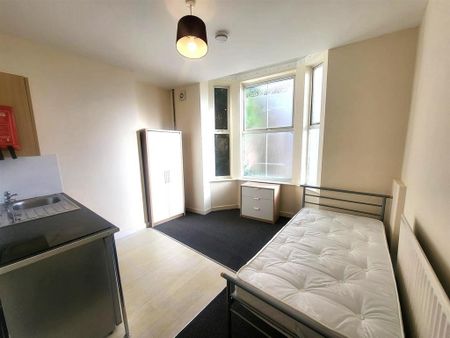 Studio to rent - Photo 5