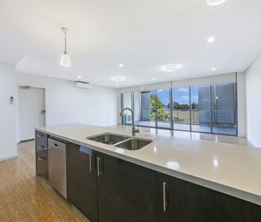 Oversized apartment in modern complex - Photo 6