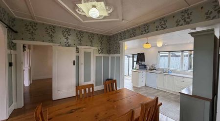 1930's bungalow with cozy retro feel - Photo 4