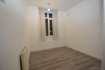 2 bedroom property to rent in Addlestone - Photo 3