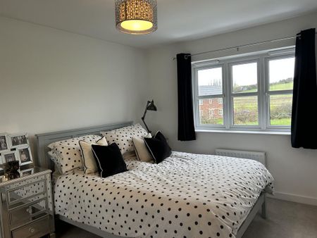 4 bedroom semi-detached house to rent - Photo 5