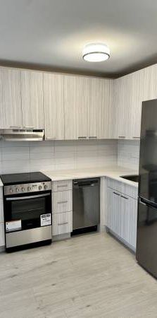 Jr 1 BR suite near English Bay and Stanley Park - Photo 1