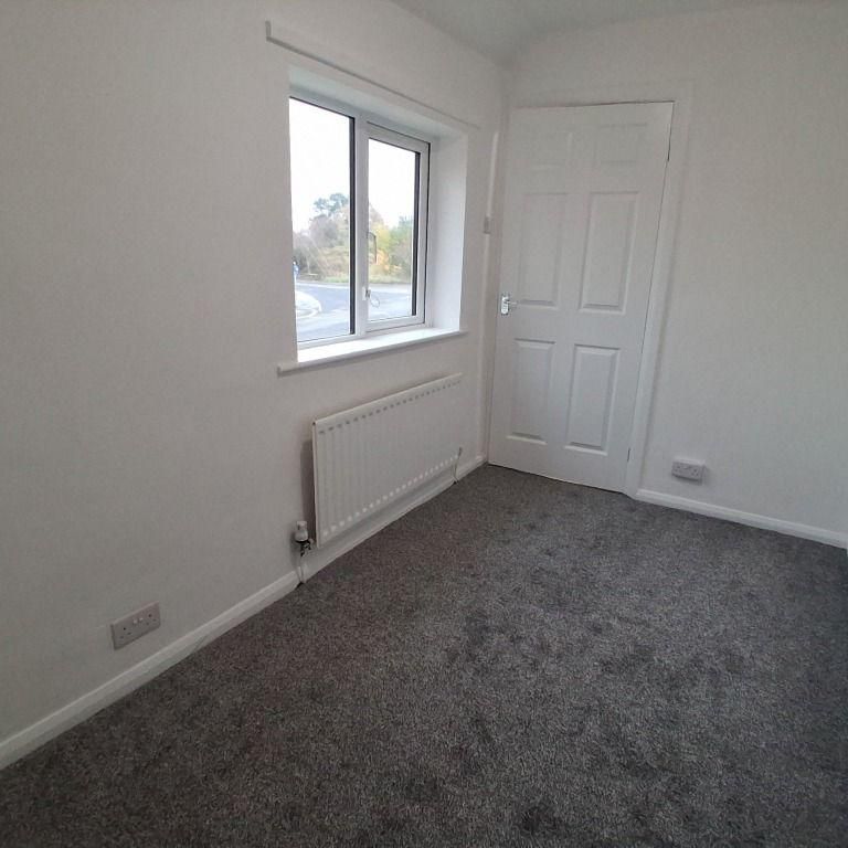 3 bedroom end of terrace house to rent - Photo 1