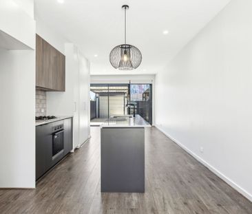 Ideally Located - Brand New Townhome &excl; - Photo 1