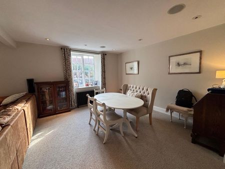 4 bedroom semi-detached house to rent - Photo 3