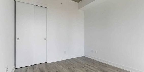 Yonge & Eglinton Spacious Corner 1Bdrm Open Concept Wrap Around Balco - Photo 3