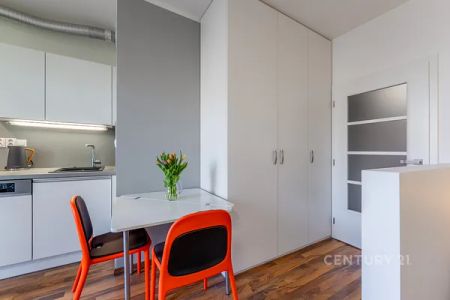 Pronájem bytu 1+kk s terasou a zahradou, Praha-Uhříněves - Photo 3