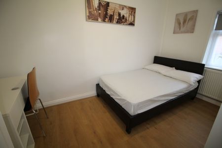 4 Bed Student Accommodation - Photo 2