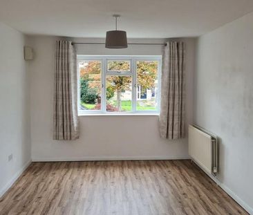 4 bedroom semi-detached house to rent - Photo 4