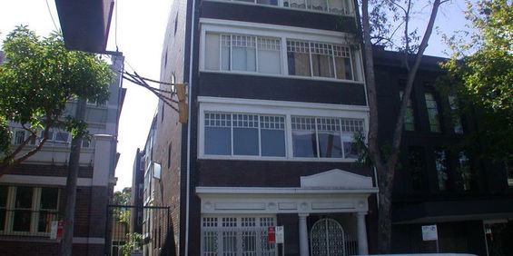 Large & Bright Studio Apartment In Ideal Location - Photo 3