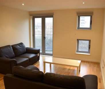 2 bedroom Flat To Let - Photo 2