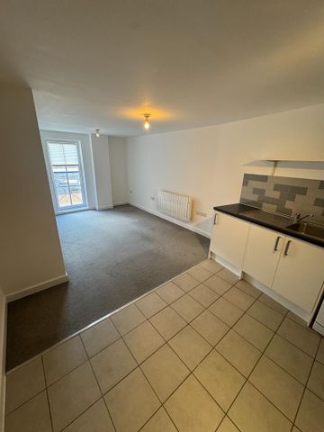 2 bedroom flat to rent - Photo 2