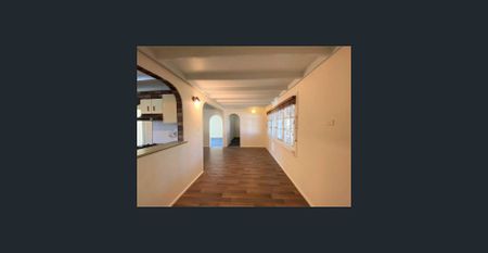 Cosy Three Bedroom Home, Gas cooking, WATER USAGE INCLUDED! - Photo 4