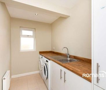 Lawford Crescent, Yateley, Hampshire, GU46 - Photo 5