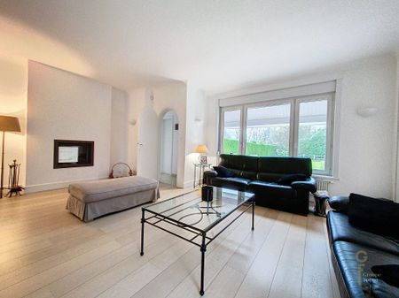 Location Maison 6 pièces 199m² HALLUIN 59250 - Photo 2