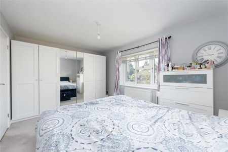 4 bedroom link detached house to rent - Photo 4