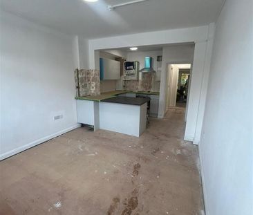 3 bedroom apartment to rent - Photo 4