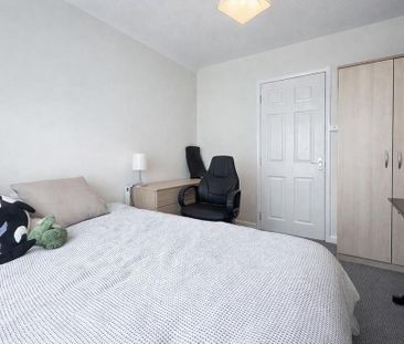 4 bedroom semi-detached house to rent - Photo 3