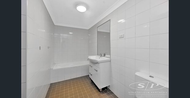 Spacious 2 bedroom unit - Photo 1