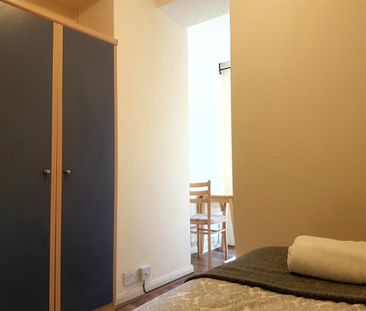 Room in a Shared House, Chichele Road, NW2 - Photo 1