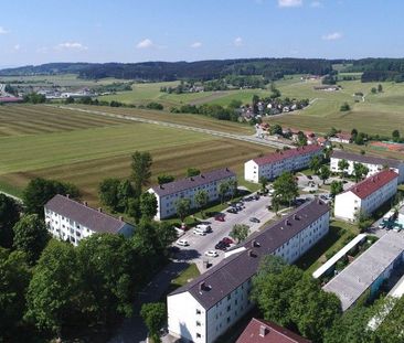 EG / 3 Zimmer mit Balkon ab Dezember (frisch saniert) - Foto 1