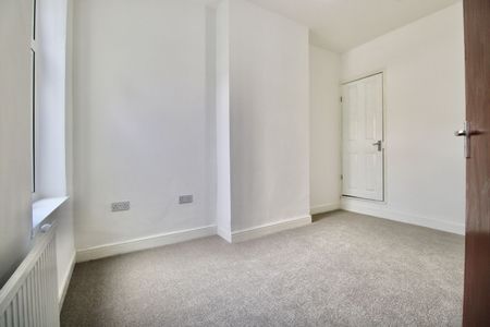 3 Bedroom - Photo 2