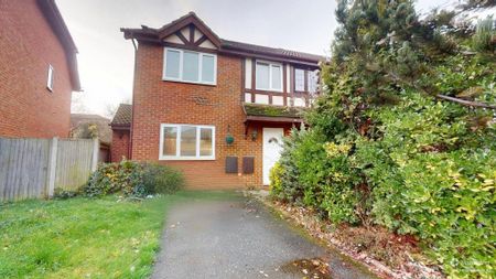 4 bedroom semi-detached house to rent - Photo 3