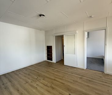 Low maintenance living in prime location! - Photo 1
