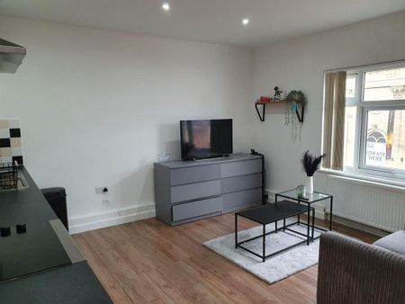 2 bedroom flat to rent - Photo 3
