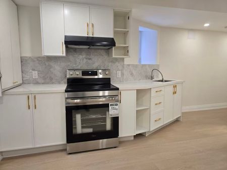 For Lease - 9 Alton Avenue, Toronto, Ontario - Photo 2