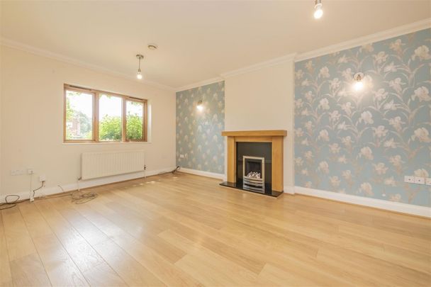 4 bed House - Detached To Let - Photo 1