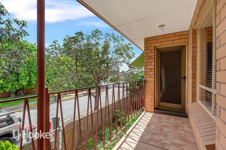 Neat and tidy 2 bedroom unit - Photo 4