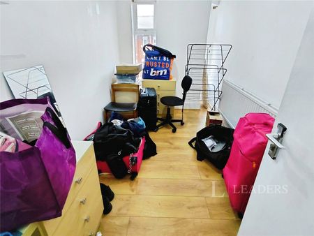 4 bedroom house to rent Standish Road, M14 - Photo 3