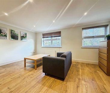 Victoria Mews, St. Judes Road, Englefield Green, Egham, TW20 0BF - Photo 2