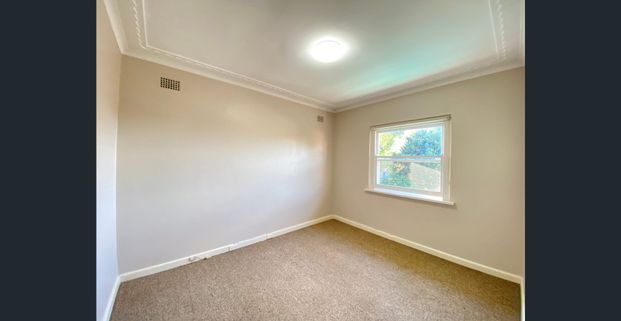 2 BEDROOM FLAT - Photo 1